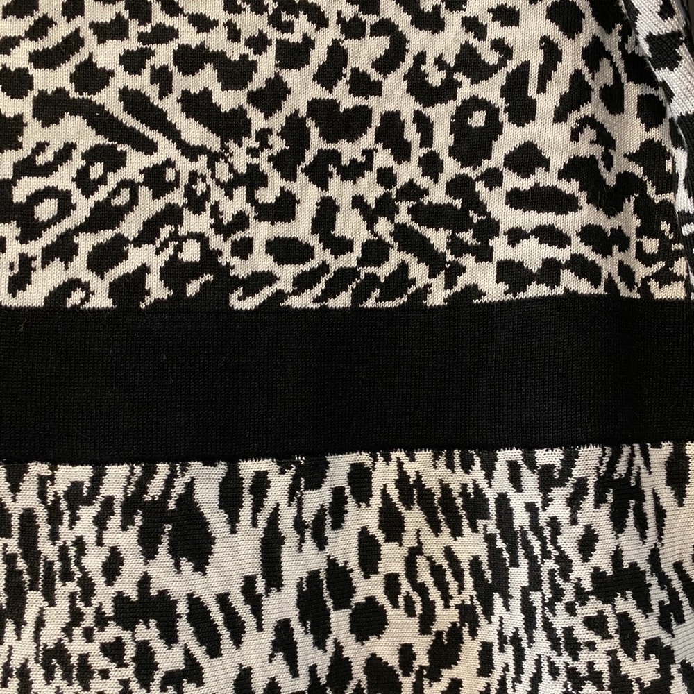 Nina Leonard Black & White Print Sweater Dress - Picture 5 of 8